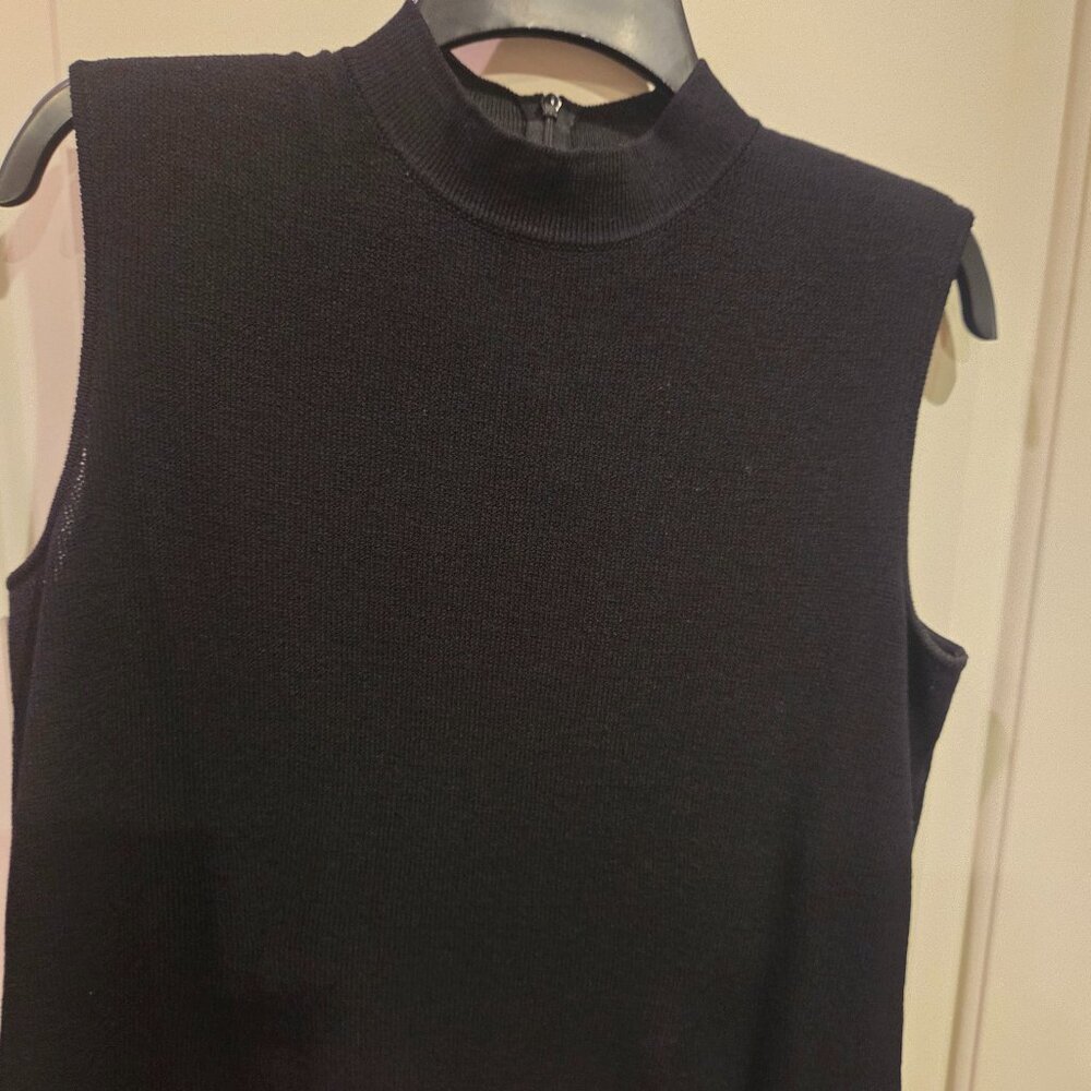 ST. JOHN knit mock neck sleeveless top, black, Medium